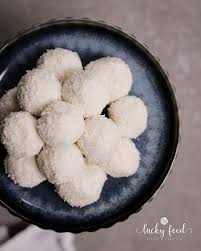 Gesund Naschen Cremige Zuckerfreie Kokoskugeln Soul Bakery Rezept Zuckerfrei Gesund Naschen Raffaello Selber Machen