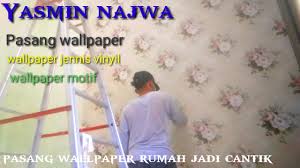 Jika ya, maka anda harus terlebih dulu merapikan kebocoran tersebut. Cara Pasang Wallpaper Jasa Pasang Wallpaper Youtube