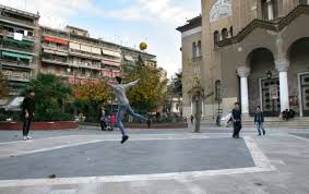 Ενα κόσμημα στην καρδιά τησ αθήνασ. H Plateia 3anagemise Paidia Ta Nea