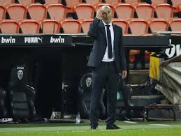 Zinedine yazid zidane (born 23 june 1972), popularly known as zizou, is a french former professional football player who played as an attacking midfielder. Zinedine Zidane Under Pressure As Real Madrid Visits Sevilla Daily Sabah