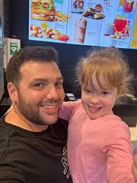 Can someone pls change the background in this photo without it looking  obvious?