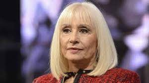 La icónica cantante, actriz y presentadora italiana raffaella carrà ha muerto este lunes a los 78 raffaella nos ha dejado. Llmnzvtej1prwm