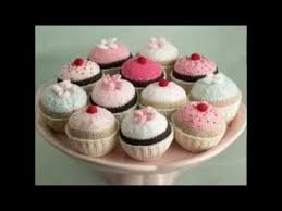 It consists of 4 pieces, the cherry, cupcake case side, cupcake case base and a cake top with its delicious baby pink icing. Knitted Cupcakes Youtube