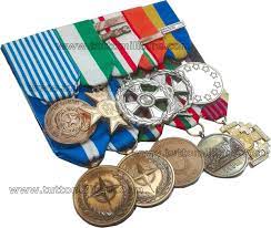 The 9th paratroopers assault regiment col moschin (italian: Tutto Militare Sur Twitter Medagliere E Nastrini A 10 Posti Articolimilitari Tuttomilitare Militaria Medals Ribbons Decorations Carabinieri Decorazionimilitari Https T Co Zodpueyk4w