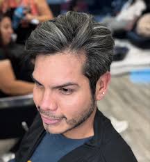 Efecto de color estilo hombre Hair en tonos rubios claros ✨ Un look moderno  y elegante que realza la imagen con luz y personalidad. Trabajo realizado  por la Estilista Areli Avilés en