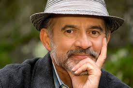 A player wife, nancy, who holds elegance to disguise their poverty while waiting for a wealthy man appears and deal with it, talk to the old man begging at the door of a casino. La Pluma La Herida Jairo Camargo Toda Una Vida Tributo A Un Grande De La Actuacion