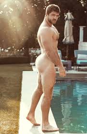 Billy Reilich nudo: il giardiniere di Ellen DeGeneres senza mutande￼ -  BitchyX