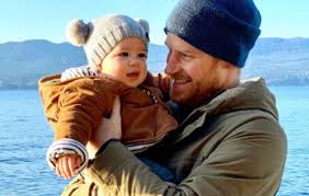 4 de agosto de 1981), es miembro de la familia real. Principe Harry E Meghan Markle Revelam Padrinhos De Archie Ofuxico
