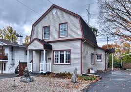 Condo Chalet Ou Maison A Vendre Avec Un Courtier Immobilier House Styles House Home