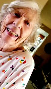 Family recreates christmas photo after 40 years