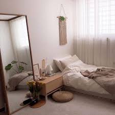 Chasing After The Sunset Summer Trends For Your Interior Design Inspiration Master Bedroom 2020 Yatak Odasi Ic Mekan Hayallerdeki Odalar Yatak Odasi Ic Tasarimi