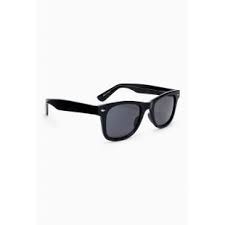 Y si con otro pasas el rato. Sunglasses Ray Ban Wayfarer In The Movie Clip Felices Los 4 Maluna Spotern