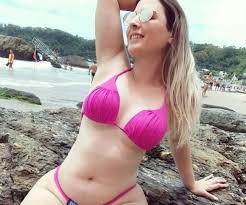 Aline fucther, caminhoneiro bastante conhecida entre os caminhoneiros, teria sofrido um grave acidente entre a região de pontes lacerda. Noticias Aline Fuchter A Bela Loira Musa Da Greve Dos Caminhoneiros Veja Fotos Da Gata Portal Do Zacarias A Verdade Da Informacao Em Primeiro Lugar