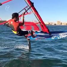Serieus olympisch testevenement in 2 klassen. Windfoil Zone Check Out The Upwind Technique And
