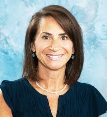 Leslie Long's Instagram, Twitter & Facebook