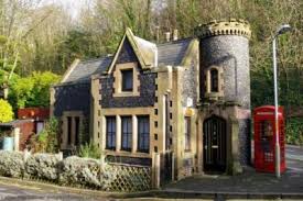 We specialise in hot tub cottages and luxury cottages nationwide. Quirky Holiday Cottages