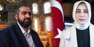Mehmet boynukalın'ın bu paylaşımını değerlendiren yılmaz özdil ise, i̇nsanlara iftira atmak, asılsız suçlamalarla terör örgütlerine hedef göstermek dine de hukuka da. Kemalistlerin Hedef Gosterdigi Ayasofya Camii Imami Ozlem Hanim Kardesimizdir Gundem Haberleri