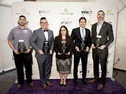 Reconocen a personajes por apoyo a comunidad de Laredo