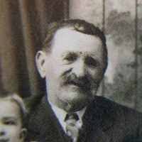 Andrew Andreas's Instagram, Twitter & Facebook