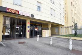 Le puy en velay, at the start of the medieval pilgrimage trail to santiago de compostella, is one of the oldest tourist cities in france. Comment Reserver Un Studio Etudiant Residence Facotel St Etienne