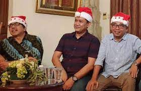 Itulah mengapa, publik melabeli dia sebagai buzzer istana. Buzzer Jokowi Denny Siregar Dikuliti Warganet Karena Serang Kebijakan Anies Update Berita Riau Terkini