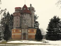 14 Smart Silo Conversions From High Rises To Hidden Homes Webecoist Silo House Turret House Grain Silo