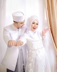 Foto pre wedding {nungkis + lucky} di surabaya. Muslim Wedding