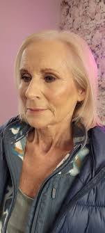 A soft glow make up with a smokey eye,