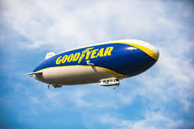 Thanks to my wife gail whisenant for shooting the close up footage. Augen Auf Goodyear Blimp Fliegt Beim 24h Rennen Nurburgring