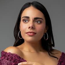 Amanda Batista's Instagram, Twitter & Facebook