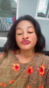 Dada Anguh Mweneyw Shuhuli: Kukopa Kisa Mtunza