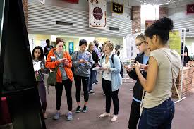 Students and faculty show off research at undergraduate forum