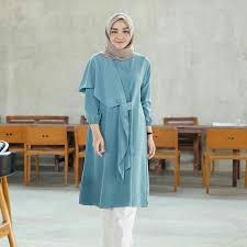 Beberapa model kebaya wisuda modern berikut ini bisa banget bahan yang dibutuhkan untuk membuat model kebaya wisuda dengan selendang bahu ini, bisa anda menggunakan bahan kain brokat lace atau tile. Inilah 5 Bahan Kain Terbaik Untuk Membuat Tunik Cantik Toko Kain Surabaya