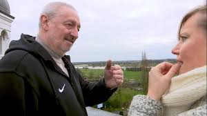 Margreet praat met bewoners van de wijk overvecht over hun leven. Margreet Woii In Foto S De Rhenense Smid 75 Jaar Vrijheid