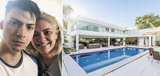 Por que o antigo casamento de bolsonaro com ana cristina valle virou assunto? Ex Empregado Do Cla Bolsonaro Diz Que Mansao De Ana Cristina E Jair Renan Em Brasilia Foi Comprada Por Laranjas Brasil 247