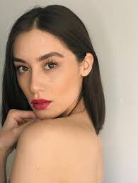 Melissa Lee's Instagram, Twitter & Facebook