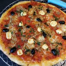 Pizza Avec Une Nouvelle Pate Moelleuse Et Croustillante In 2020 Food Appetizers Vegetable Pizza