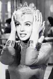 Famous for playing comedic blonde bombshell characters. Pin De Rinesa En Soft Girl Fondo De Pantalla De Marilyn Monroe Marilyn Monroe Fotos Glamour De Hollywood