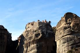 The village of kastraki in the shade of the rocks of meteora is a popular destination for the rock climbers who can walk out the door of their hotel and be climbing in a few minutes. Meteora Kloster Wandern Abseits Der Pfade Patascha S World