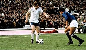 Partono le qualificazioni ai mondiali 2022, molto dibattuti e al centro di polemiche, oramai nel radar delle. Italia Inghilterra 2 0 17 11 1976 Qualificazioni Mondiali 1978 L Inglese Stan Bowles Contrastato Da Claudio Gentile Inghilterra Italia Mondiali