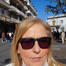 Questa piccolina si chiama Carmen. È stata colpita da un virus che l'ha  ridotta in fin di vita. Ognuno, nel proprio cuore, elevi la preghiera di  supplica al Signore perché la guarisca.