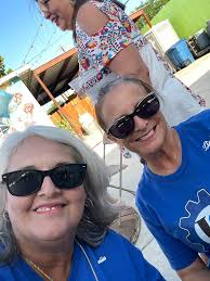 Who graduated in 1976?