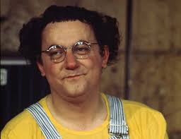 Un pays neutre, c'est un pays qui ne vend pas d'armes à un pays en guerre. La Legende Coluche