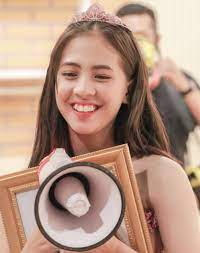 Baik zara dan kyla mereka merupakan cucu dari acil bimbo, musisi senior asal indonesia. Datei Adhisty Zara Sk 04dec19 Img 0071 Jpg Wikipedia