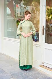 Áo dài lụa tơ tằm Thuy's Silk màu cốm pastel nhẹ nhàng, thanh lịch