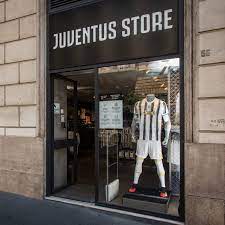 La sezione juventus store di soccertime è dedicata a tutti i tifosi della vecchia signora. Juventus Flagship Store Rome Italy