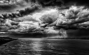 Resultado de imagen de tormenta oceano en el oceano blnco y negro