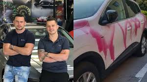 Tv personality filming collins brothers/bracia collins tv show on tvn polish channel worked along with x factor,britains got talent,itv2,big brother &more Bracia Collins Chca Wyremontowac Auto Pielegniarki Z Gliwic