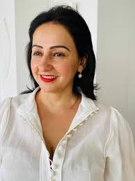 Jewellery Influencers Sharing Brilliance of Diamonds They Wear