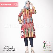 Untuk melihat model atau motif kain tenun troso yang lain anda bisa melihat di album kami, disitu kain tenun kamen bisa dibuat untuk satu baju bahkan lebih sedikit karena ukuran dari kain kamen ini per untuk pemesanan kain tenun troso jepara, silahkan menghubungi cs waroeng jepara yang. Model Baju Tunik Kain Tenun Tulisan